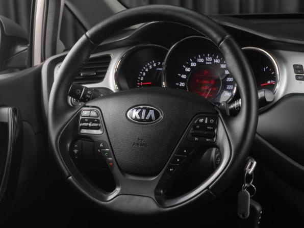 Kia Ceed II с пробегом 2015 года, цена 1 349 000 рублей, 87381 км, хэтчбек, Автокод Объявления