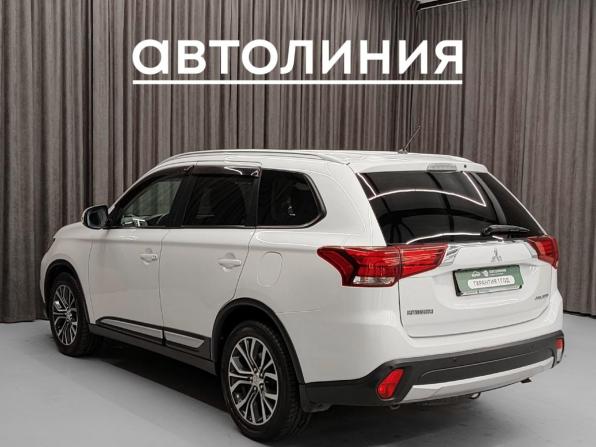 Mitsubishi Outlander III Рестайлинг 2 с пробегом 2015 года, цена 1 950 000 рублей, 200000 км, внедорожник, Автокод Объявления