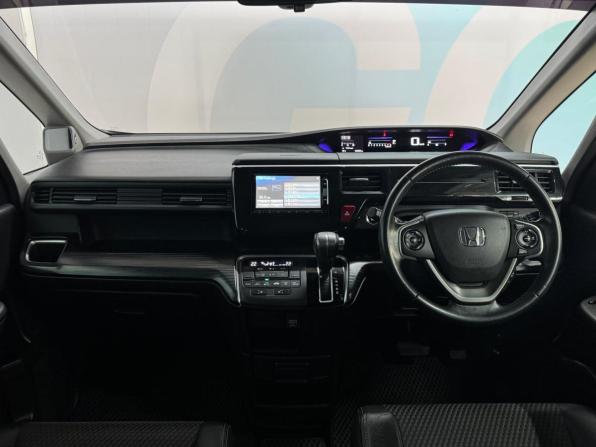 Honda Stepwgn V с пробегом 2015 года, цена 1 935 000 рублей, 124000 км, минивэн, Автокод Объявления