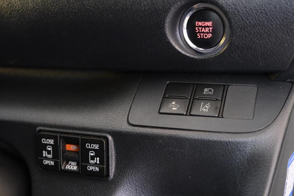 Toyota Sienta II Омск  - изображение 10