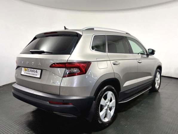 Skoda Karoq I Рестайлинг с пробегом 2021 года, цена 2 400 000 рублей, 121705 км, внедорожник, Автокод Объявления