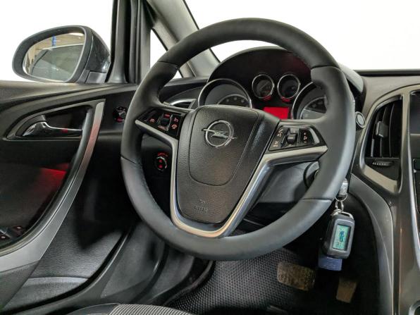 Opel Astra J Рестайлинг с пробегом 2013 года, цена 759 900 рублей, 174000 км, седан, Автокод Объявления