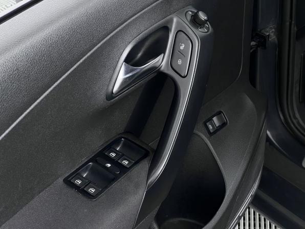 Volkswagen Polo V с пробегом 2011 года, цена 740 000 рублей, 200000 км, седан, Автокод Объявления