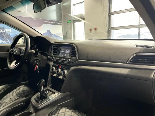 Hyundai Elantra VI (AD) Рестайлинг с пробегом 2019 года, цена 1 060 000 рублей, 379559 км, седан, Автокод Объявления