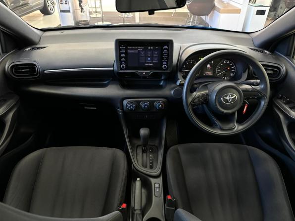 Toyota Yaris IV с пробегом 2020 года, цена 1 375 000 рублей, 37710 км, хэтчбек, Автокод Объявления