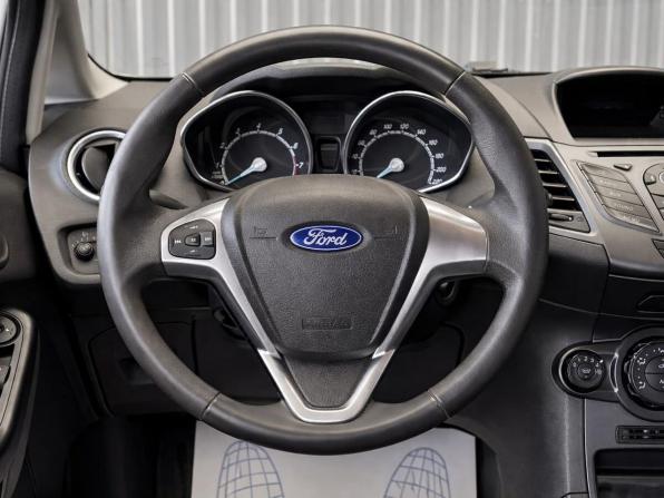 Ford Fiesta Mk6 Рестайлинг с пробегом 2017 года, цена 867 000 рублей, 135400 км, седан, Автокод Объявления