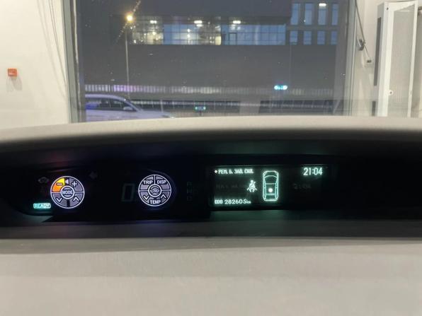 Toyota Prius III (XW30) с пробегом 2010 года, цена 1 059 000 рублей, 282600 км, лифтбек, Автокод Объявления