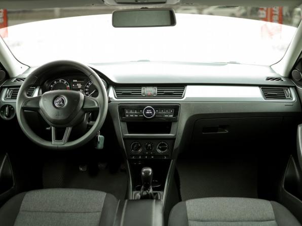 Skoda Rapid I с пробегом 2016 года, цена 1 049 000 рублей, 93757 км, лифтбек, Автокод Объявления