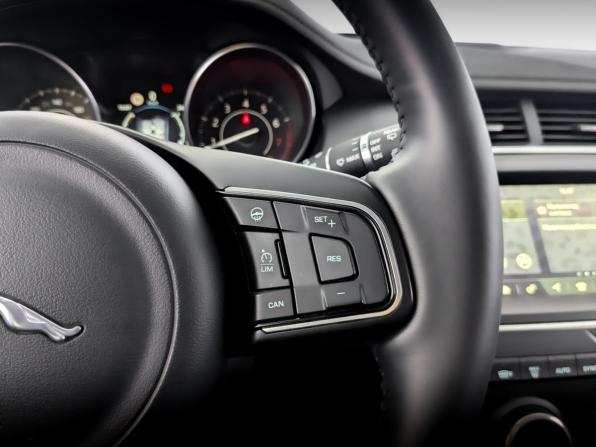 Jaguar E-Pace I с пробегом 2018 года, цена 2 740 000 рублей, 90110 км, внедорожник, Автокод Объявления
