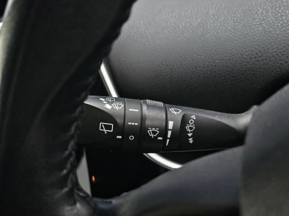 Toyota Prius IV (XW50) с пробегом 2016 года, цена 1 800 000 рублей, 171800 км, лифтбек, Автокод Объявления