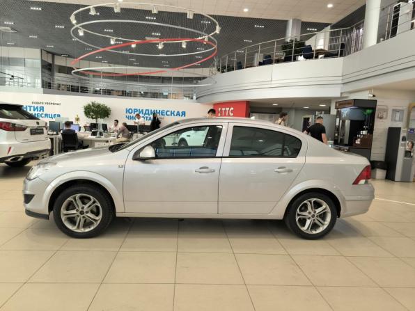Opel Astra H Рестайлинг с пробегом 2013 года, цена 550 000 рублей, 131944 км, седан, Автокод Объявления