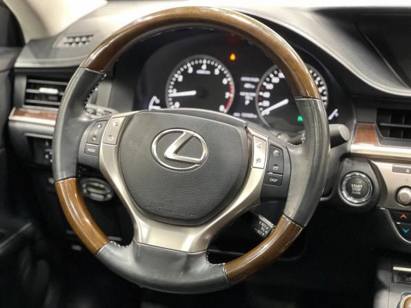 Lexus ES VI с пробегом 2014 года, цена 2 390 000 рублей, 131250 км, седан, Автокод Объявления