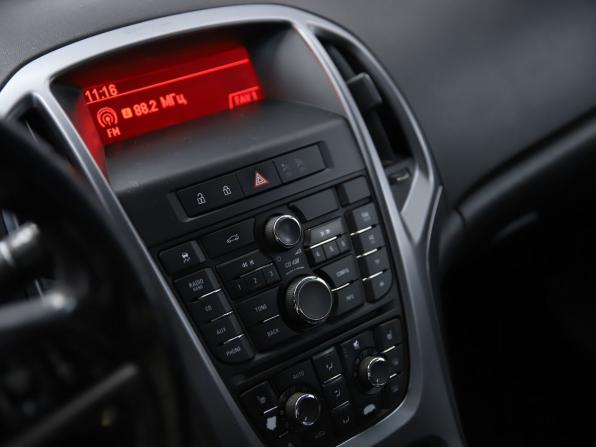Opel Astra J Рестайлинг с пробегом 2013 года, цена 650 000 рублей, 236954 км, седан, Автокод Объявления