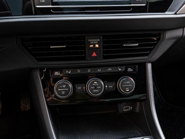 Volkswagen Jetta VII с пробегом 2019 года, цена 1 970 000 рублей, 128449 км, седан, Автокод Объявления