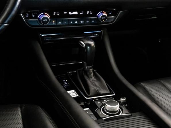 Mazda 6 III (GJ) Рестайлинг 2 с пробегом 2021 года, цена 2 249 000 рублей, 102725 км, седан, Автокод Объявления