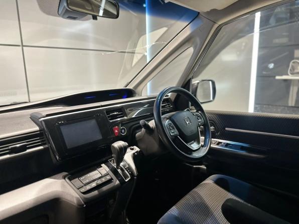 Honda Stepwgn V с пробегом 2016 года, цена 1 750 000 рублей, 201000 км, минивэн, Автокод Объявления