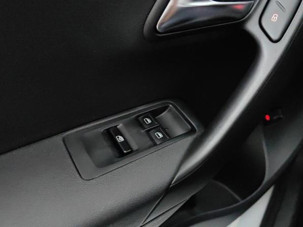 Volkswagen Polo V Рестайлинг с пробегом 2018 года, цена 999 000 рублей, 97240 км, седан, Автокод Объявления