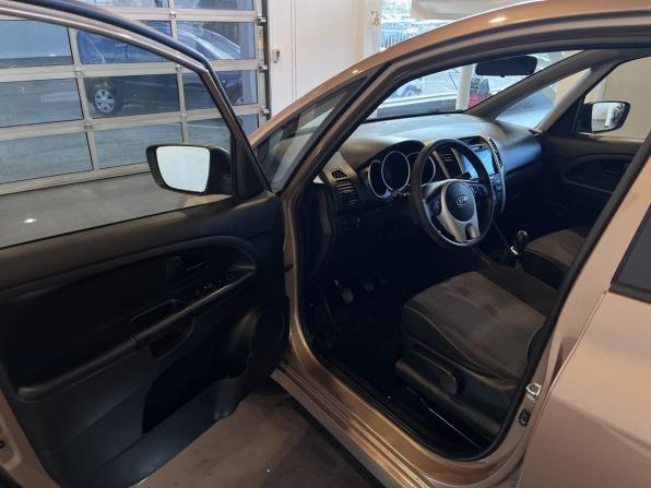 Kia Venga I с пробегом 2012 года, цена 557 000 рублей, 181610 км, компактвэн, Автокод Объявления
