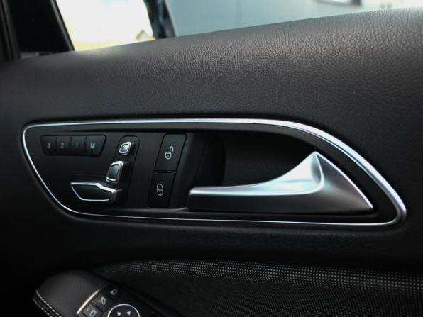 Mercedes-Benz A-Класс III (W176) Рестайлинг с пробегом 2017 года, цена 1 599 000 рублей, 50169 км, хэтчбек, Автокод Объявления
