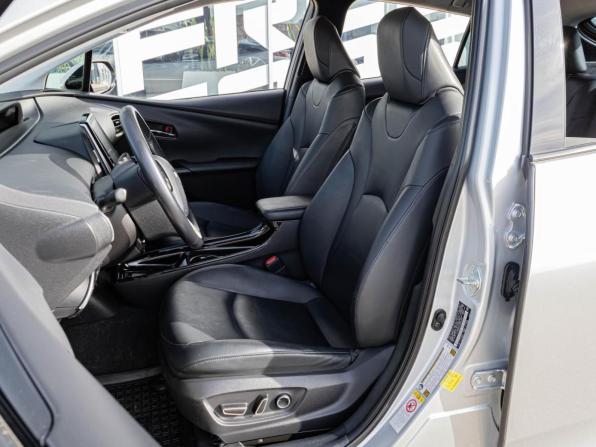 Toyota Prius IV (XW50) с пробегом 2017 года, цена 2 270 000 рублей, 68466 км, лифтбек, Автокод Объявления