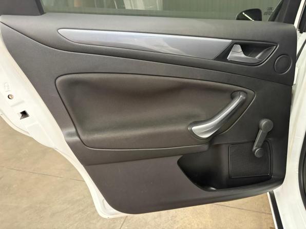 Ford Mondeo IV Рестайлинг с пробегом 2011 года, цена 697 000 рублей, 242831 км, седан, Автокод Объявления