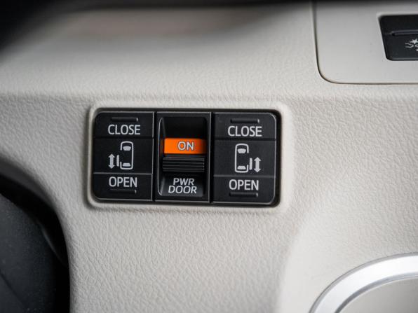Toyota Sienta II с пробегом 2016 года, цена 1 195 500 рублей, 99000 км, компактвэн, Автокод Объявления