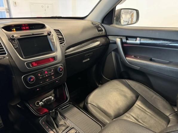 Kia Sorento II Рестайлинг с пробегом 2017 года, цена 1 739 000 рублей, 273542 км, внедорожник, Автокод Объявления