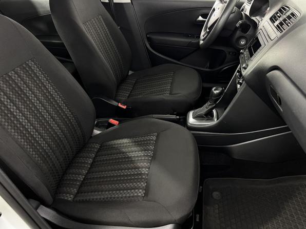 Volkswagen Polo V Рестайлинг с пробегом 2018 года, цена 1 350 000 рублей, 65304 км, седан, Автокод Объявления