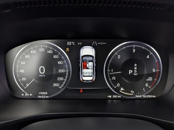 Volvo XC40 I с пробегом 2018 года, цена 2 190 000 рублей, 176314 км, внедорожник, Автокод Объявления