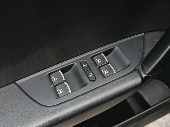 Volkswagen Touareg II с пробегом 2012 года, цена 1 700 000 рублей, 330375 км, внедорожник, Автокод Объявления