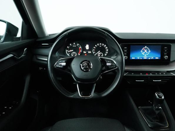 Skoda Octavia IV (A8) с пробегом 2021 года, цена 2 099 000 рублей, 76129 км, лифтбек, Автокод Объявления