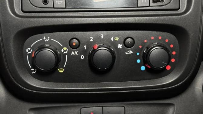 Renault Trafic III с пробегом 2017 года, цена 2 000 000 рублей, 205010 км, минивэн, Автокод Объявления