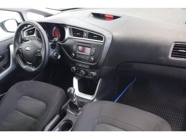 Kia Ceed II Рестайлинг с пробегом 2015 года, цена 1 249 000 рублей, 83182 км, хэтчбек, Автокод Объявления
