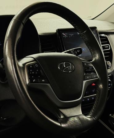 Hyundai Solaris II Рестайлинг с пробегом 2021 года, цена 1 553 000 рублей, 25806 км, седан, Автокод Объявления