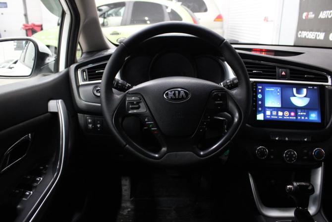 Kia Ceed II Рестайлинг с пробегом 2015 года, цена 1 048 000 рублей, 176000 км, универсал, Автокод Объявления
