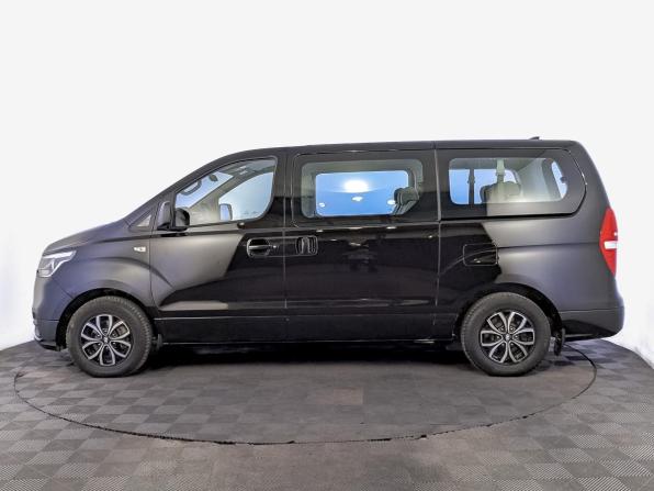 Hyundai H-1 II Рестайлинг 2 с пробегом 2019 года, цена 3 350 000 рублей, 74333 км, минивэн, Автокод Объявления