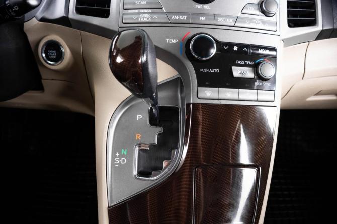 Toyota Venza I с пробегом 2009 года, цена 1 599 000 рублей, 235000 км, внедорожник, Автокод Объявления