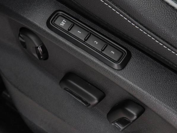 Volkswagen Tiguan II Рестайлинг с пробегом 2021 года, цена 3 349 000 рублей, 76278 км, внедорожник, Автокод Объявления