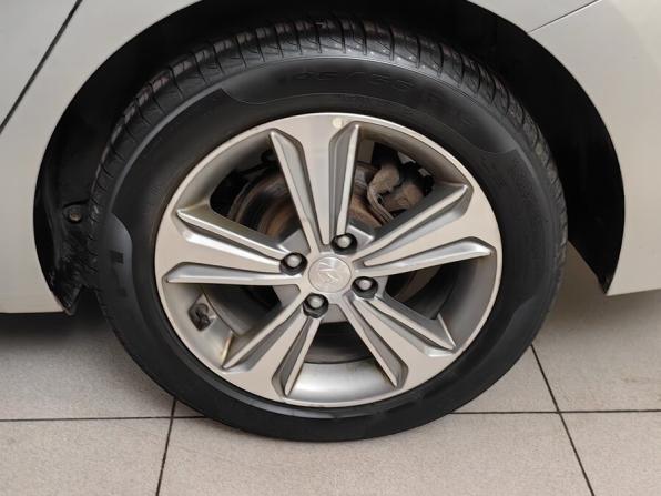 Hyundai Solaris II с пробегом 2019 года, цена 985 000 рублей, 240000 км, седан, Автокод Объявления