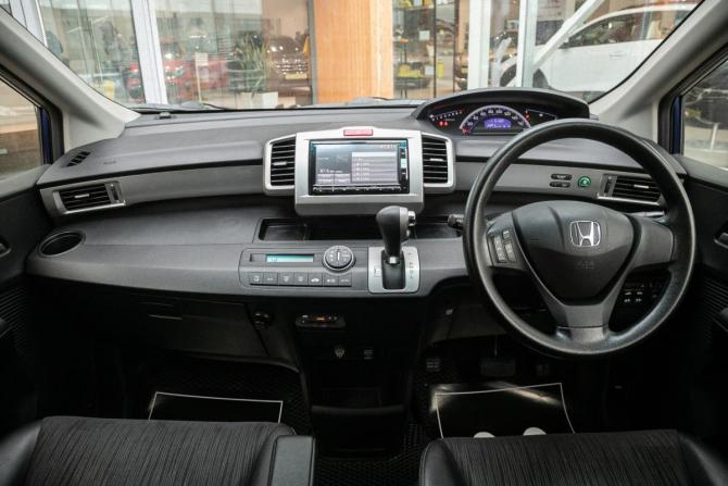 Honda Freed I Рестайлинг с пробегом 2014 года, цена 987 000 рублей, 152000 км, компактвэн, Автокод Объявления