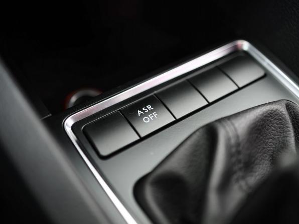 Volkswagen Jetta VI Рестайлинг с пробегом 2015 года, цена 1 079 000 рублей, 187000 км, седан, Автокод Объявления