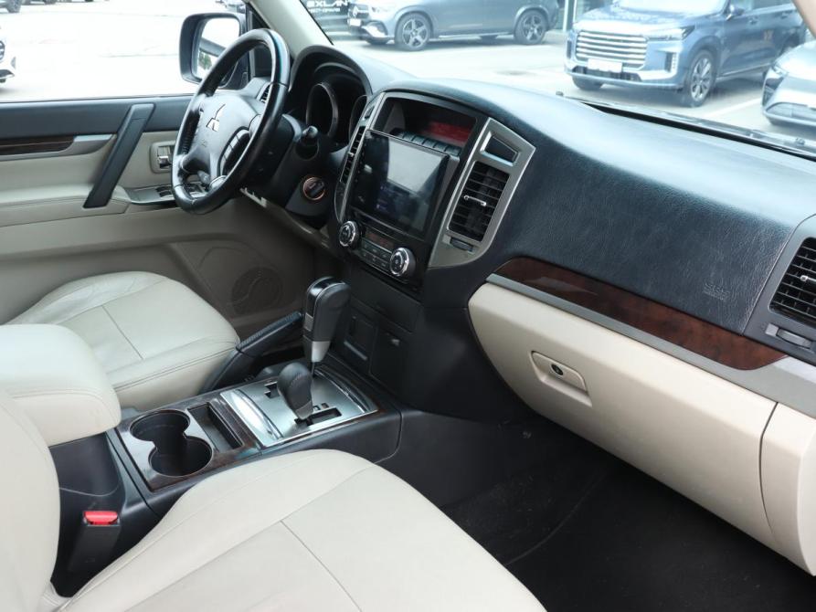 Mitsubishi Pajero IV Рестайлинг 2 Москва  - изображение 9