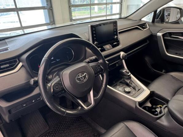 Toyota RAV4 V (XA50) с пробегом 2021 года, цена 3 900 000 рублей, 60682 км, внедорожник, Автокод Объявления
