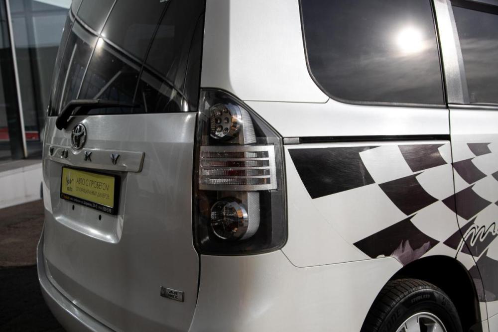 Toyota Voxy II (R70) Иркутск  - изображение 7