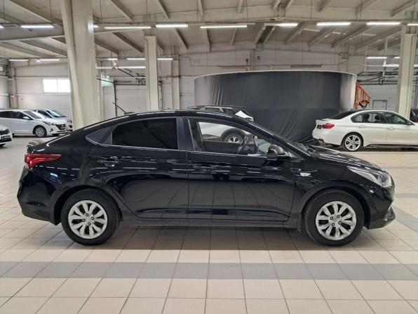 Hyundai Solaris II с пробегом 2017 года, цена 900 000 рублей, 239885 км, седан, Автокод Объявления
