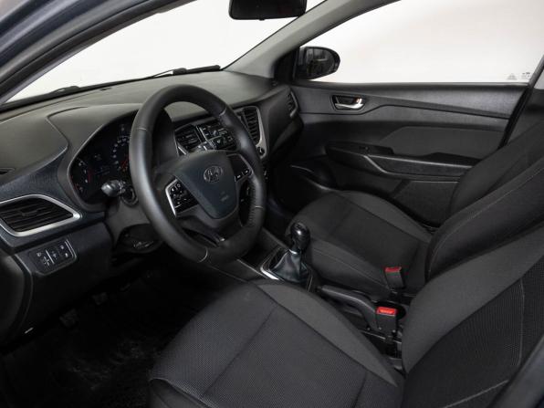 Hyundai Solaris II с пробегом 2018 года, цена 1 055 000 рублей, 213000 км, седан, Автокод Объявления