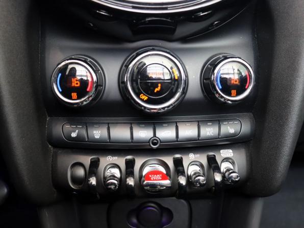 Mini Cabrio III Рестайлинг с пробегом 2020 года, цена 2 350 000 рублей, 83332 км, кабриолет, Автокод Объявления
