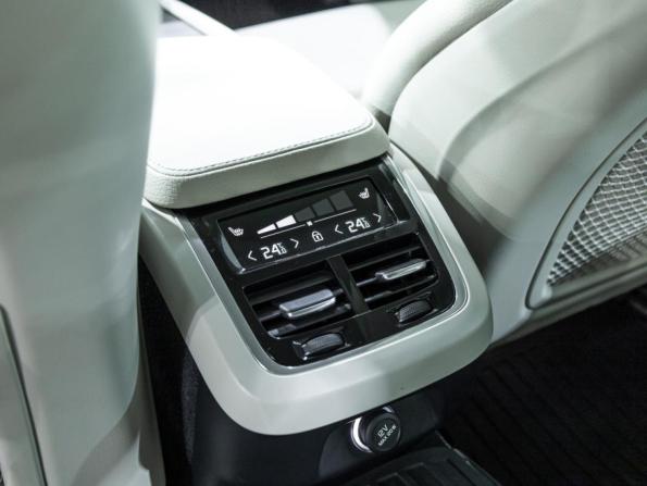 Volvo V90 Cross Country I с пробегом 2019 года, цена 2 960 100 рублей, 218251 км, универсал, Автокод Объявления
