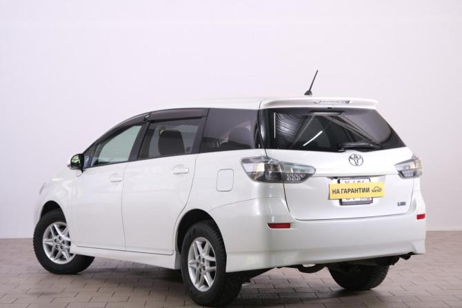 Toyota Wish II Рестайлинг с пробегом 2017 года, цена 1 819 000 рублей, 89000 км, минивэн, Автокод Объявления