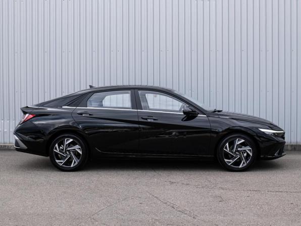 Hyundai Elantra VII (CN7) Рестайлинг с пробегом 2024 года, цена 2 649 000 рублей, 1726 км, седан, Автокод Объявления
